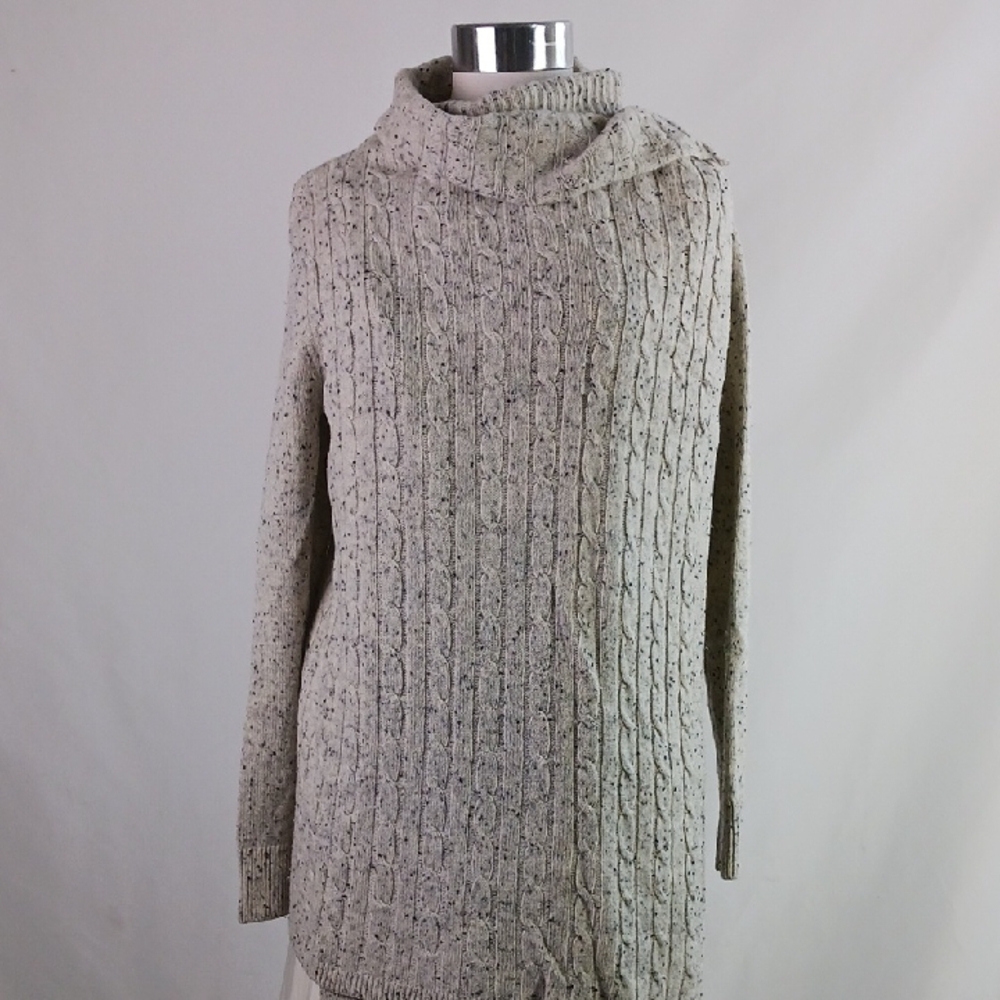 Vineyard Vines Gray Cable Cross Front Cardigan.